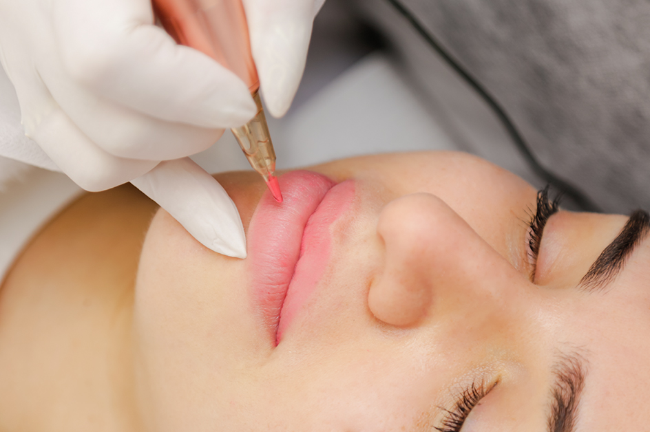 Proceso de la micropigmentación en los labios